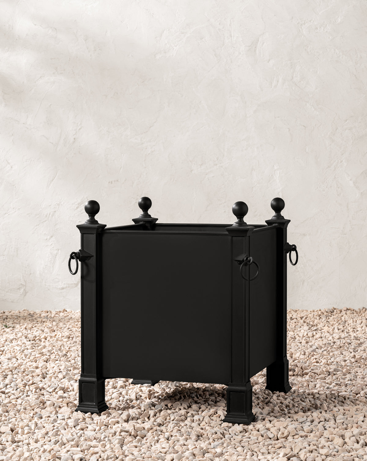 Saracen Outdoor Planter