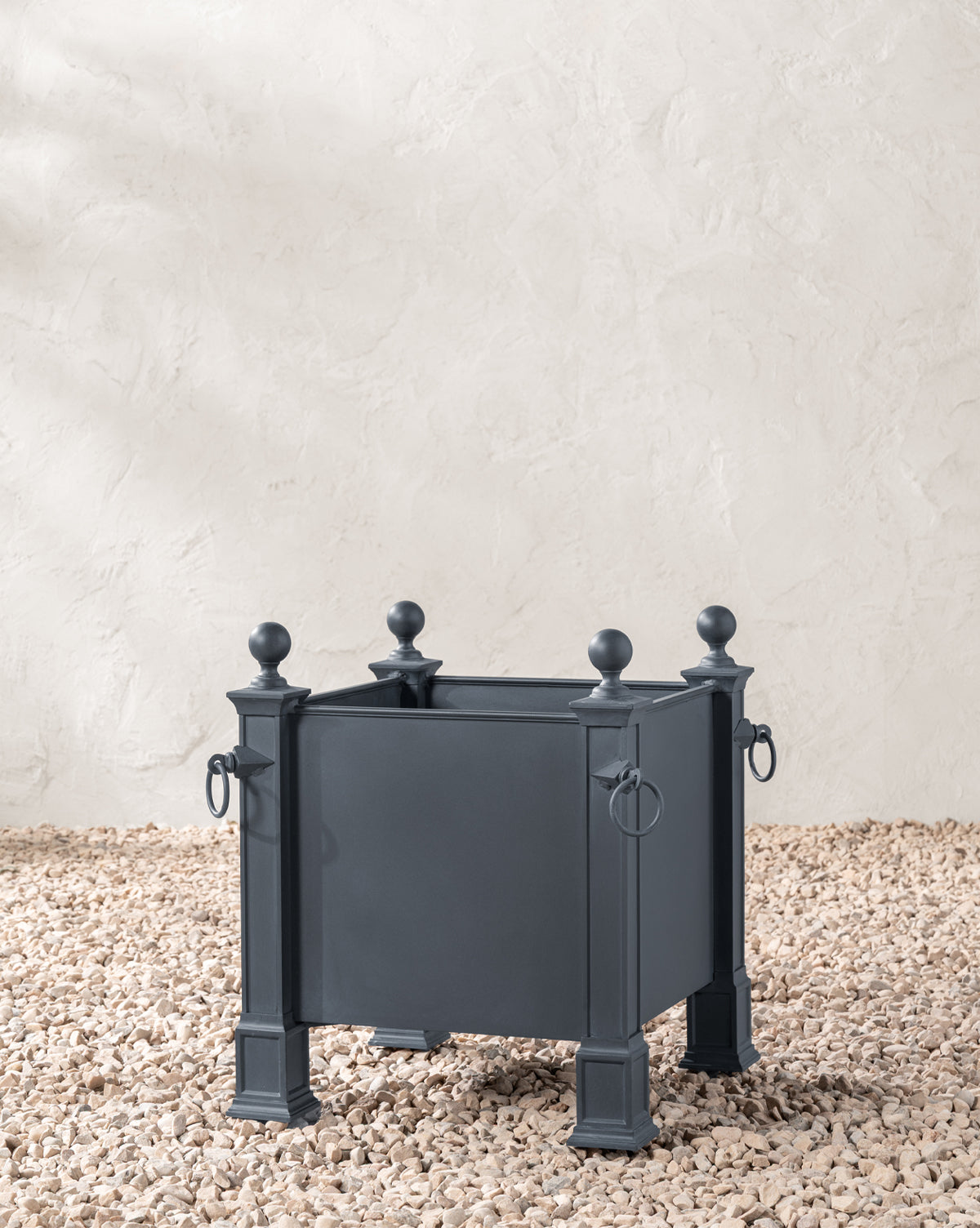 Saracen Outdoor Planter